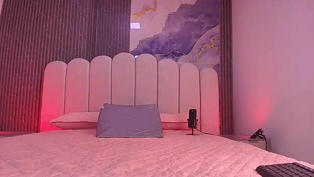 abbyrouss  online show from 04.23.26