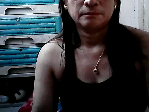 Snapshot of yoursPinayMama1682 chatting on 10.06.25 yoursPinayMama1682 online show from 10.06.25