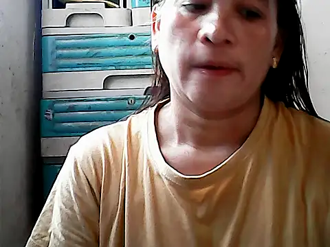 yoursPinayMama1682 online show from 11.25.25