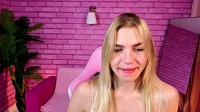 Snapshot of Margo_Robbbie chatting on 10.16.25 Margo Robbbie online show from 10.16.25