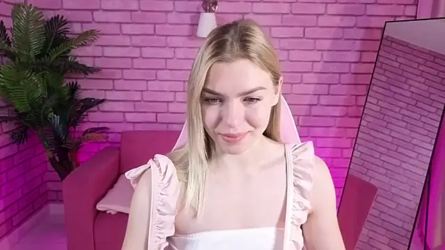 Snapshot of Margo_Robbbie chatting on 11.04.25 Margo Robbbie online show from 11.04.25