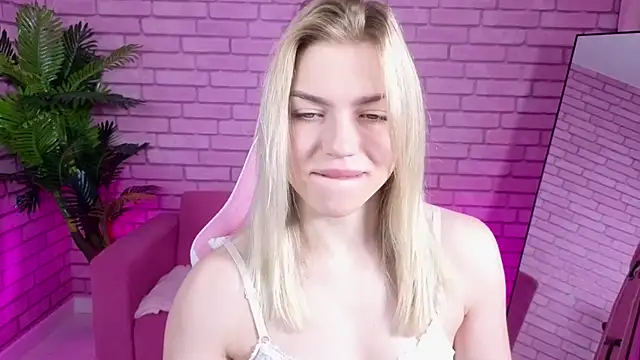 Snapshot of Margo_Robbbie chatting on 11.05.25 Margo Robbbie online show from 11.05.25