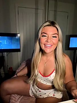 Snapshot of EmilyKingg chatting on 09.16.25 EmilyKingg online show from 09.16.25