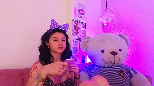 april bennett online show from 10.24.25