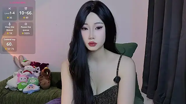 Snapshot of Boa0105 chatting on 10.10.25 Boa0105 online show from 10.10.25