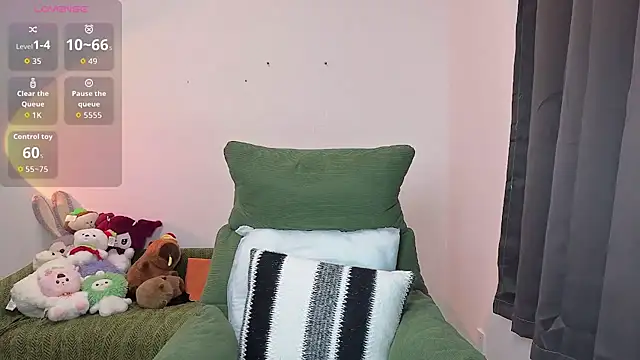 Snapshot of Boa0105 chatting on 10.22.25 Boa0105 online show from 10.22.25