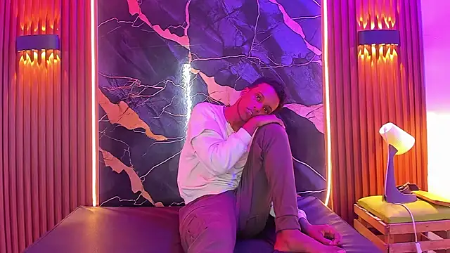 Dinasty Moon  online show from 10.20.25