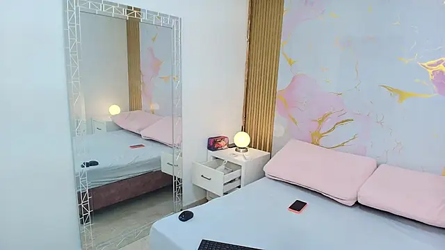 AlishaDixon online show from 11.14.25