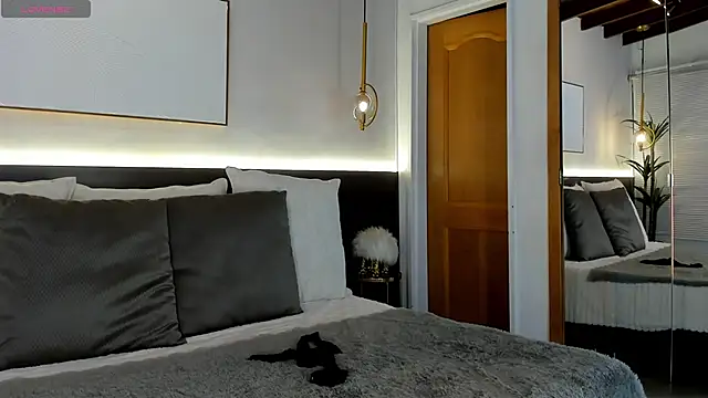 Snapshot of VictoriaShelby chatting on 09.15.25 VictoriaShelby online show from 09.15.25