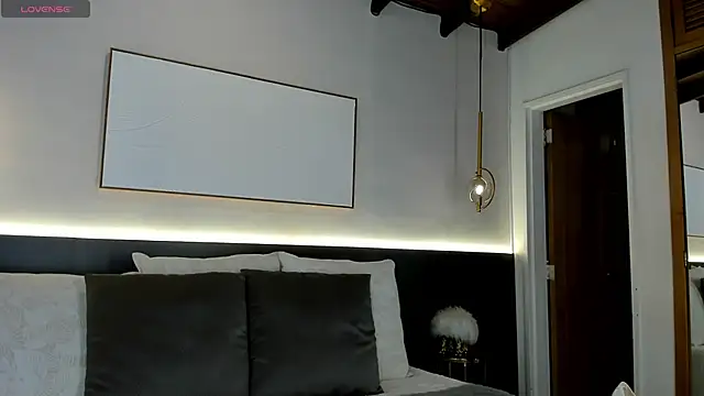 Snapshot of VictoriaShelby chatting on 09.17.25 VictoriaShelby online show from 09.17.25