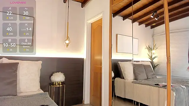 Snapshot of VictoriaShelby chatting on 10.02.25 VictoriaShelby online show from 10.02.25