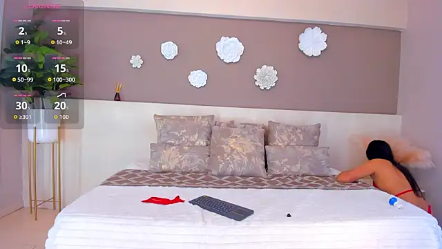 Snapshot of VictoriaShelby chatting on 10.15.25 VictoriaShelby online show from 10.15.25