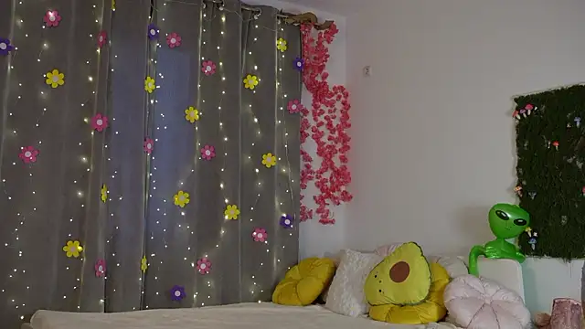 PetiteAlien online show from 03.20.26