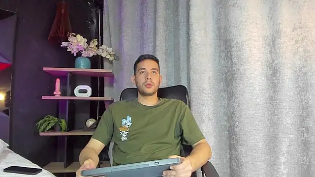 Snapshot of matti_de_lucaa chatting on 09.10.25 matti de lucaa online show from 09.10.25