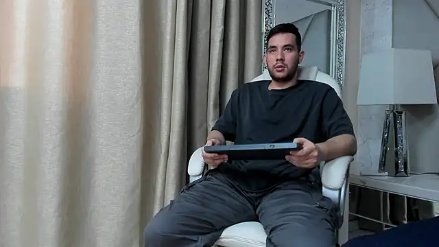 Snapshot of matti_de_lucaa chatting on 09.11.25 matti de lucaa online show from 09.11.25