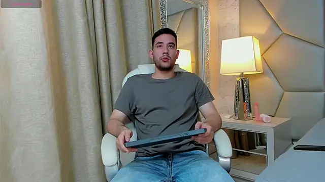 Snapshot of matti_de_lucaa chatting on 09.25.25 matti de lucaa online show from 09.25.25