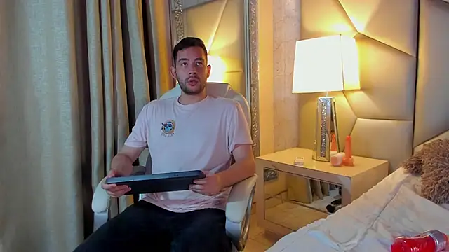 Snapshot of matti_de_lucaa chatting on 09.30.25 matti de lucaa online show from 09.30.25