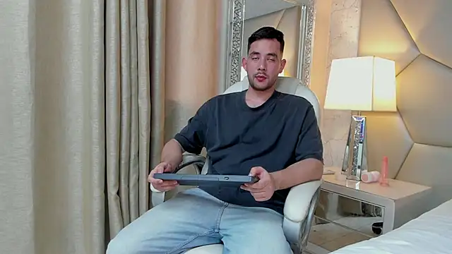 Snapshot of matti_de_lucaa chatting on 10.03.25 matti de lucaa online show from 10.03.25