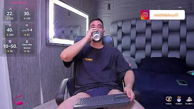 Snapshot of matti_de_lucaa chatting on 10.10.25 matti de lucaa online show from 10.10.25