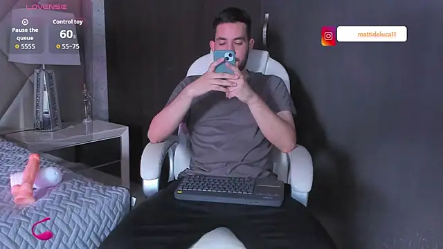 Snapshot of matti_de_lucaa chatting on 10.15.25 matti de lucaa online show from 10.15.25