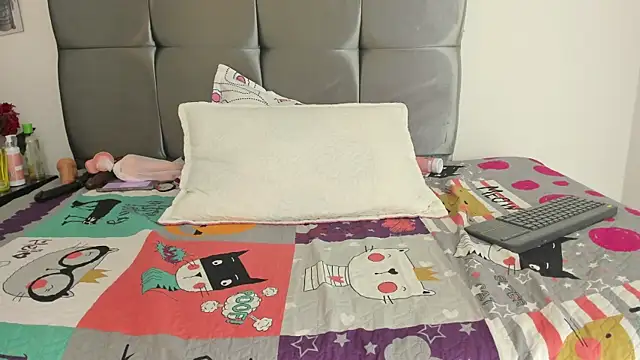 Snapshot of Karol_wish chatting on 06.25.26 Karol wish online show from 06.25.26