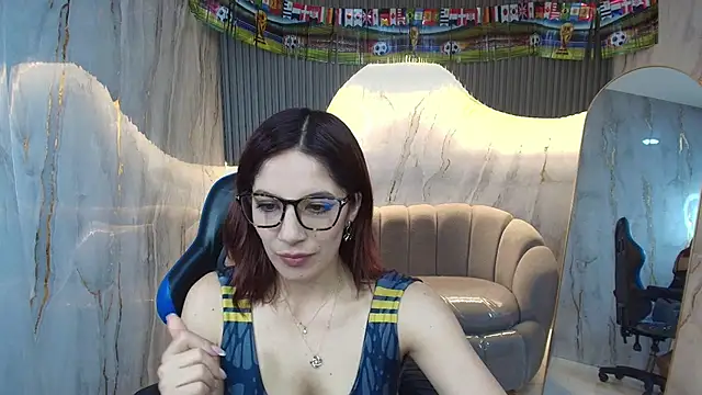 nadia r  online show from 06.17.26