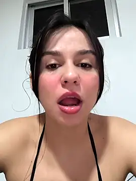 Snapshot of Daniela-rosee chatting on 10.17.25 Daniela-rosee online show from 10.17.25