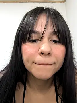 Snapshot of Daniela-rosee chatting on 10.29.25 Daniela-rosee online show from 10.29.25