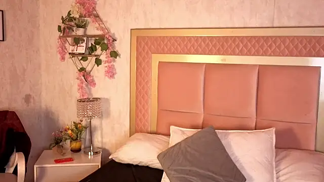 RobinBennett online show from 10.30.25