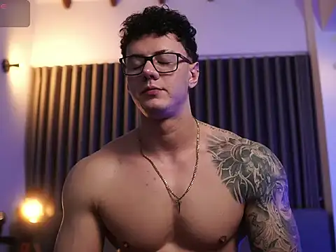 Snapshot of Thomas_Falcon chatting on 10.19.25 Thomas Falcon online show from 10.19.25