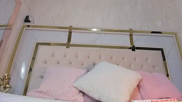 Cameron Hearts online show from 12.19.25