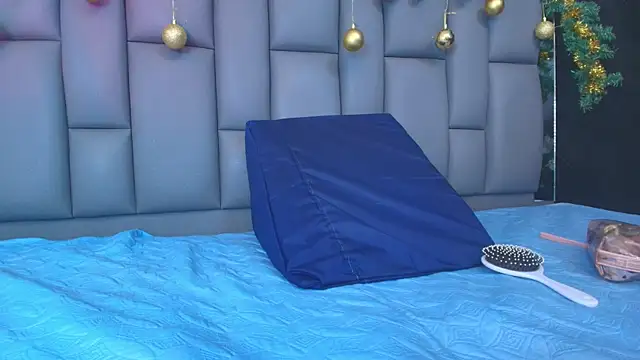 kissme luna online show from 12.19.25