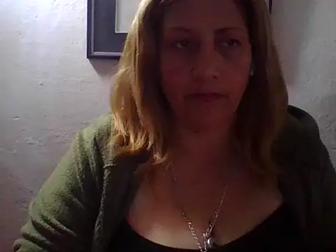 Snapshot of ROOMIINA chatting on 10.13.25 ROOMIINA online show from 10.13.25