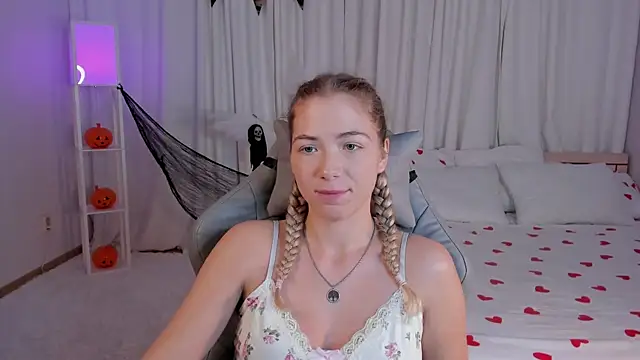 Susan Mimi online show from 10.31.25