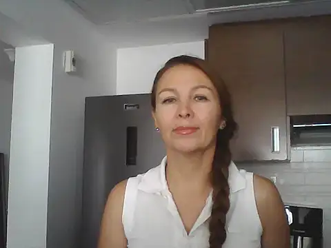 Snapshot of Avelinii chatting on 05.20.26 Avelinii online show from 05.20.26