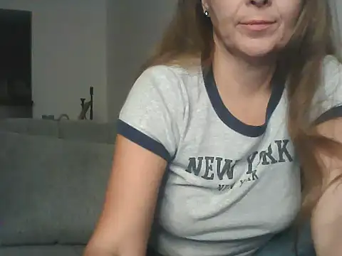 Snapshot of Avelinii chatting on 05.24.26 Avelinii online show from 05.24.26