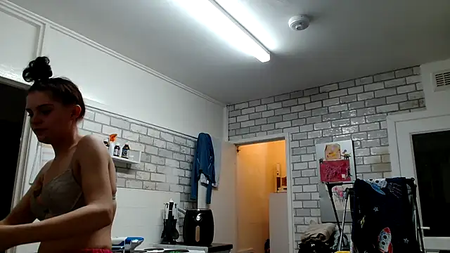 Camwithchlox online show from 10.31.25