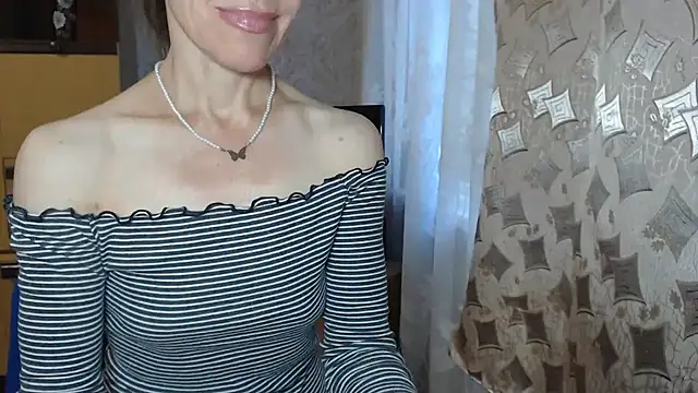 Two Sisters online show from 09.17.25