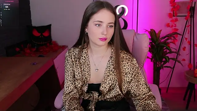 Snapshot of Sweet__Amily chatting on 10.28.25 Sweet Amily online show from 10.28.25