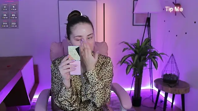 Sweet  Amily online show from 11.22.25