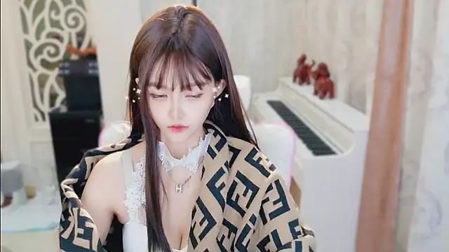 Snapshot of Aurora-77 chatting on 10.24.25 Aurora-77 online show from 10.24.25