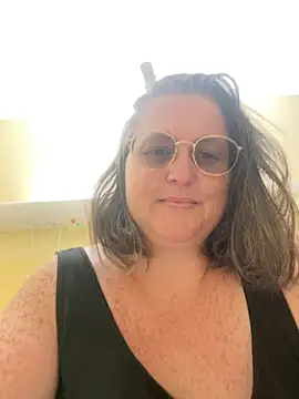 Beatricefrench-curvy-milf online show from 09.12.25