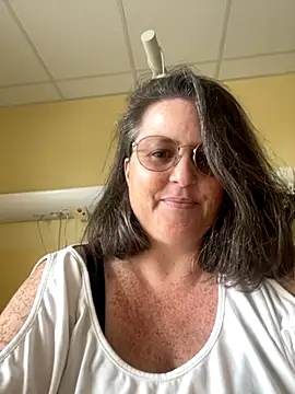 Beatricefrench-curvy-milf online show from 09.14.25