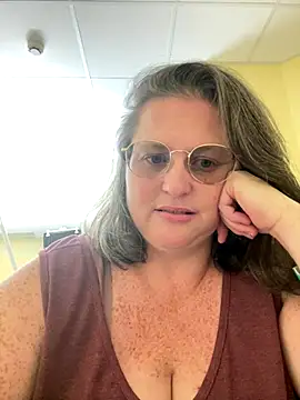 Beatricefrench-curvy-milf online show from 09.18.25
