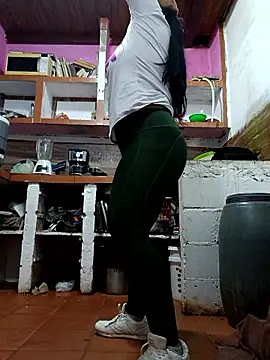 Snapshot of girlpee chatting on 11.08.25 girlpee online show from 11.08.25