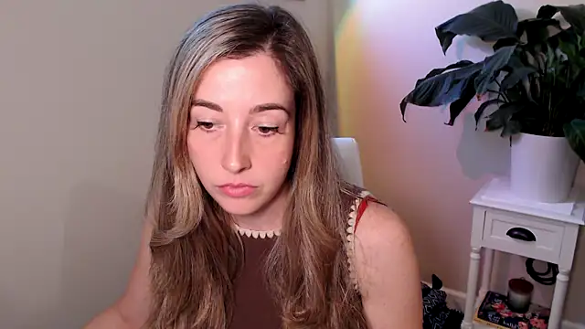 Snapshot of SuggestiveBehavior chatting on 09.18.25 SuggestiveBehavior online show from 09.18.25