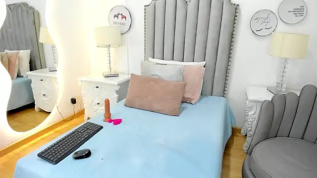 Snapshot of CherryVelvet19 chatting on 09.25.25 CherryVelvet19 online show from 09.25.25