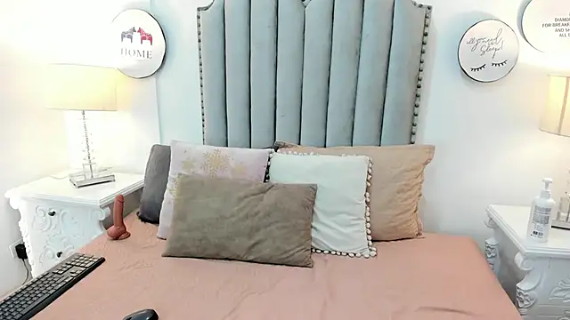 Snapshot of CherryVelvet19 chatting on 10.18.25 CherryVelvet19 online show from 10.18.25