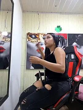 Snapshot of susan_mooree chatting on 10.04.25 susan mooree online show from 10.04.25