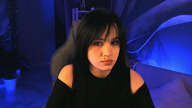 Snapshot of MonicaFarmer chatting on 10.22.25 MonicaFarmer online show from 10.22.25